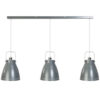 Hanglamp met drie industriele kappen aan een balk.